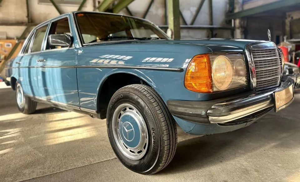 Mercedes-Benz 250 W123