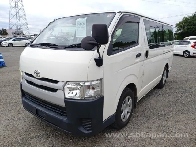 Toyota Hiace 2014 photo 2