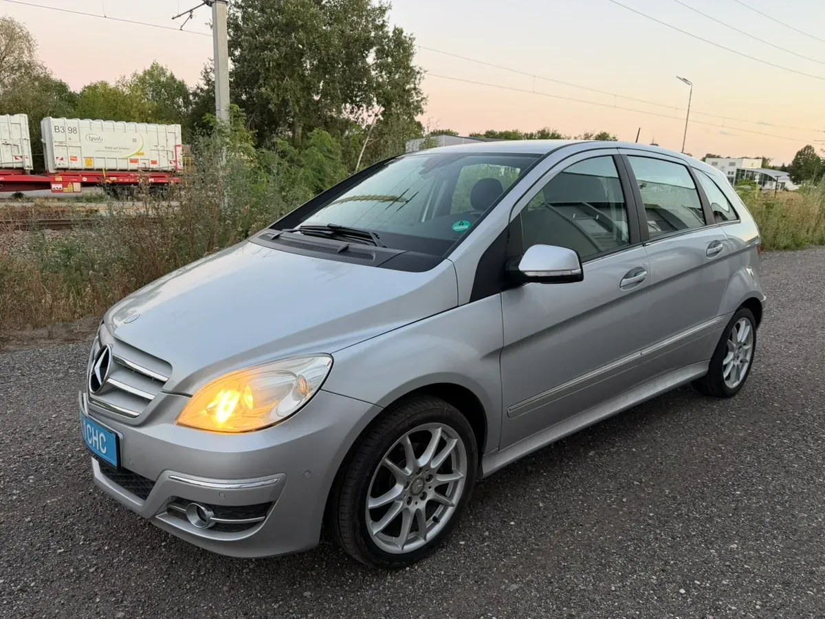 Mercedes-Benz B-Class 2010 photo 3