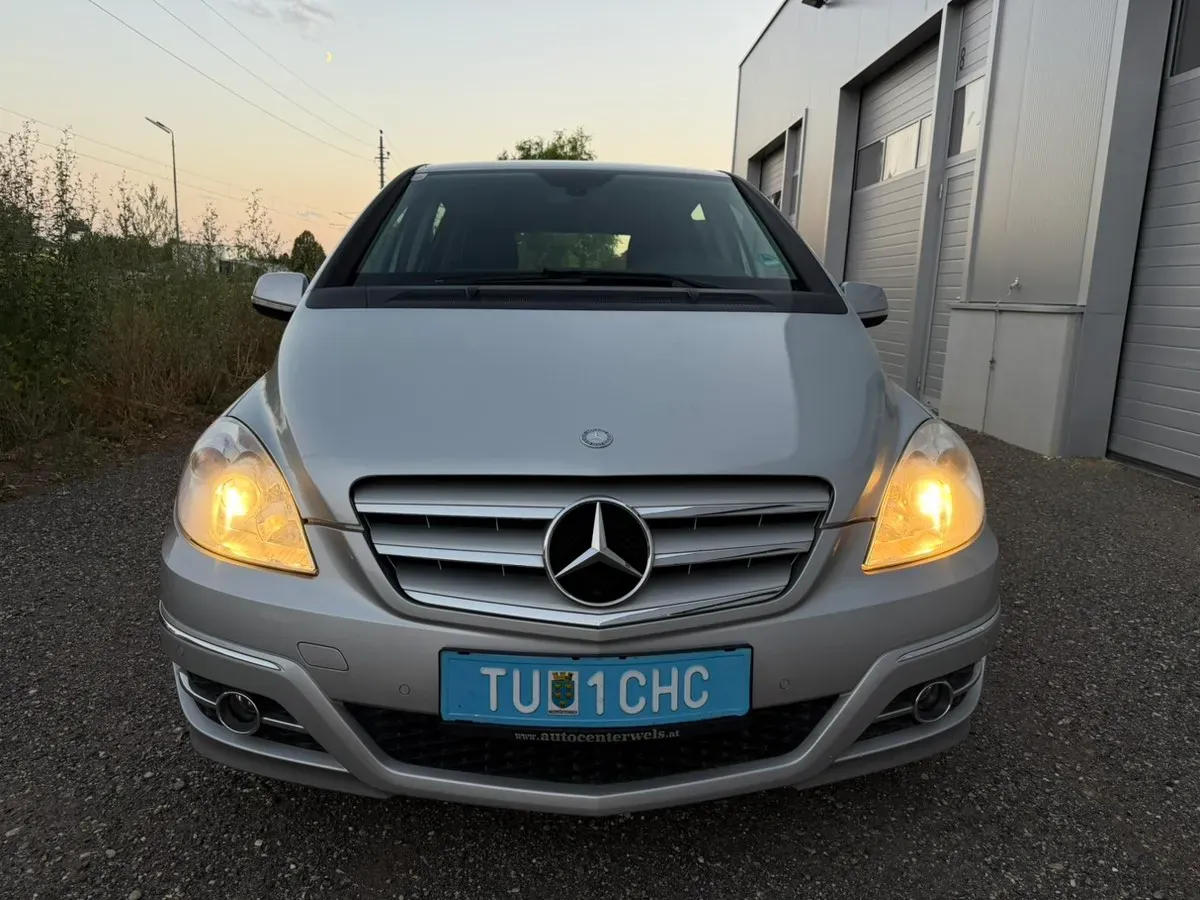 Mercedes-Benz B-Class 2010 photo 2