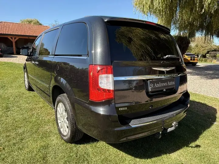 Chrysler Grand Voyager 2013 photo 2