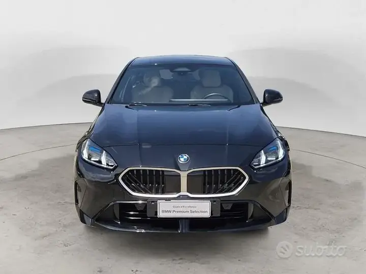 BMW 1 Series 2025 photo 2