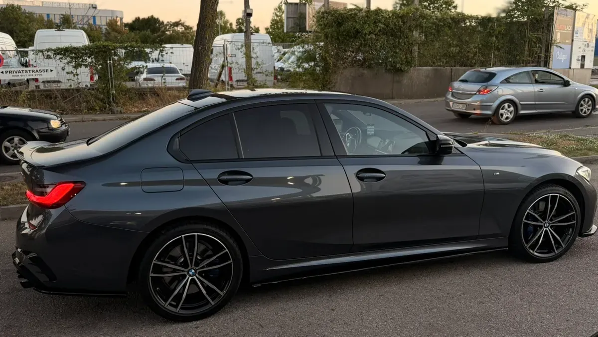 BMW 3 Series 2021 photo 2