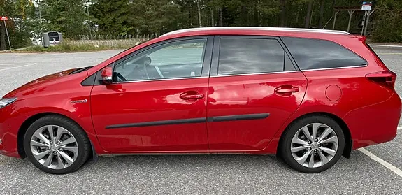 Toyota Auris 2014 photo 3
