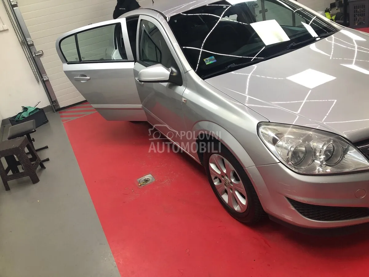 Opel Astra H 2008 photo 4