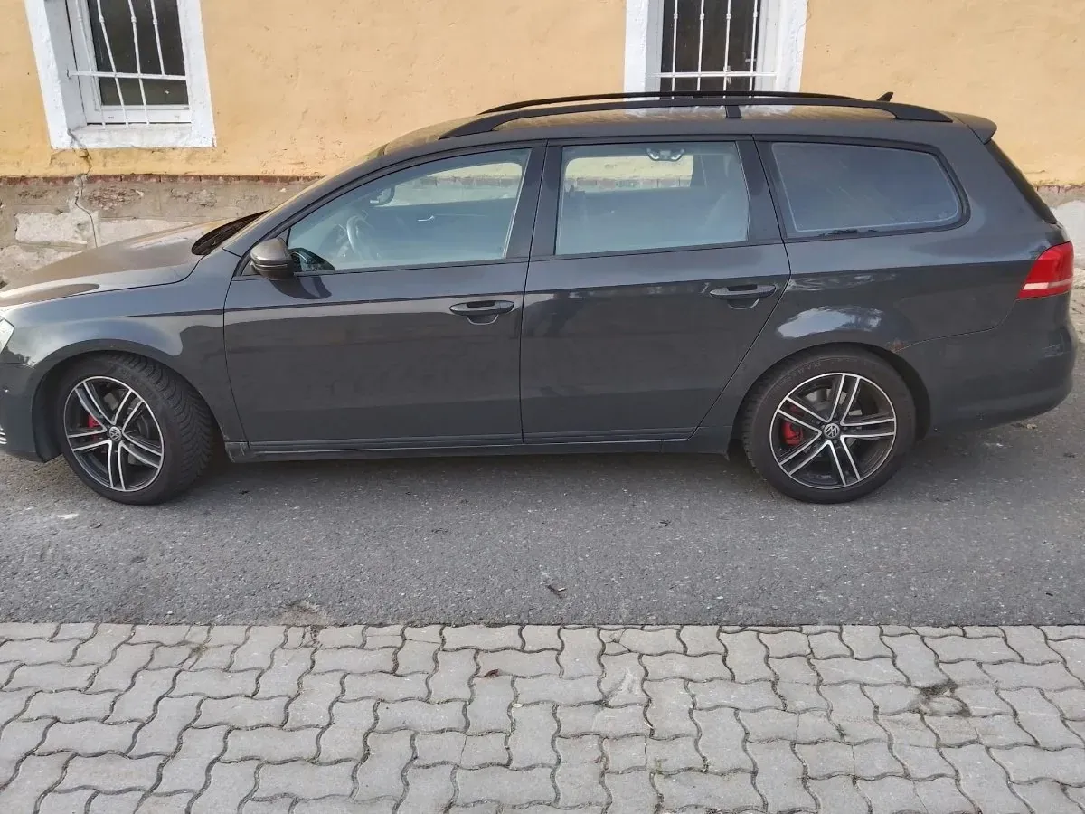 Volkswagen Passat 2012 photo 2