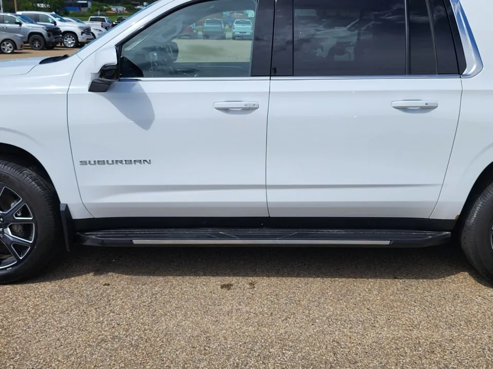 Chevrolet Suburban 2023 photo 4