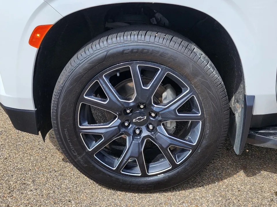Chevrolet Suburban 2023 photo 5
