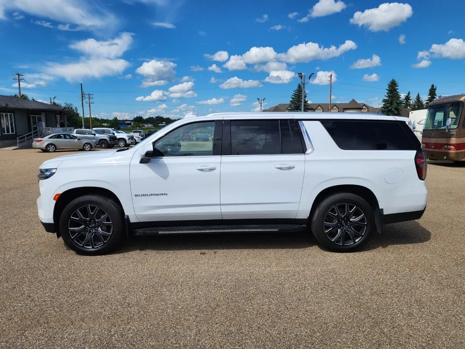 Chevrolet Suburban 2023 photo 3
