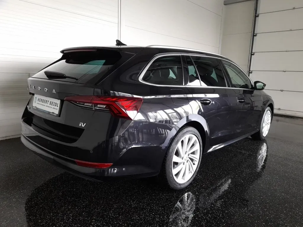 Skoda Octavia 2021 photo 2