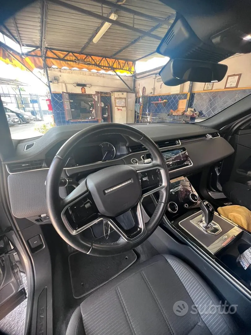 Land Rover Evoque 2021 photo 2