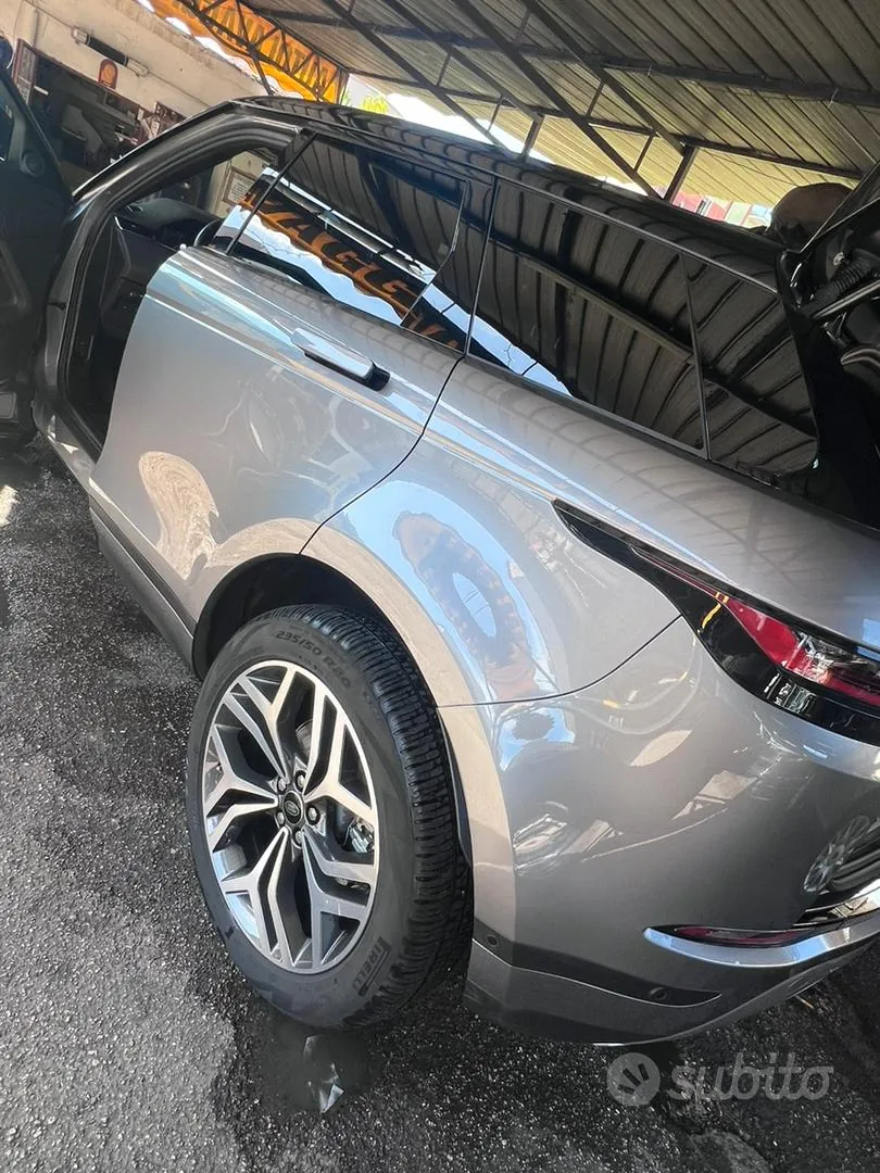 Land Rover Evoque 2021 photo 4