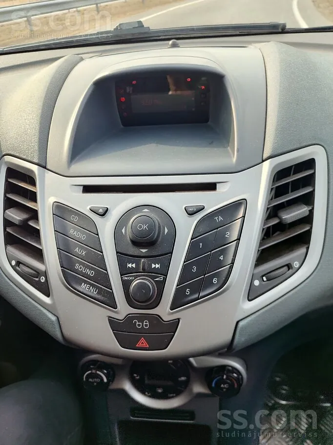 Ford Fiesta 2009 photo 4