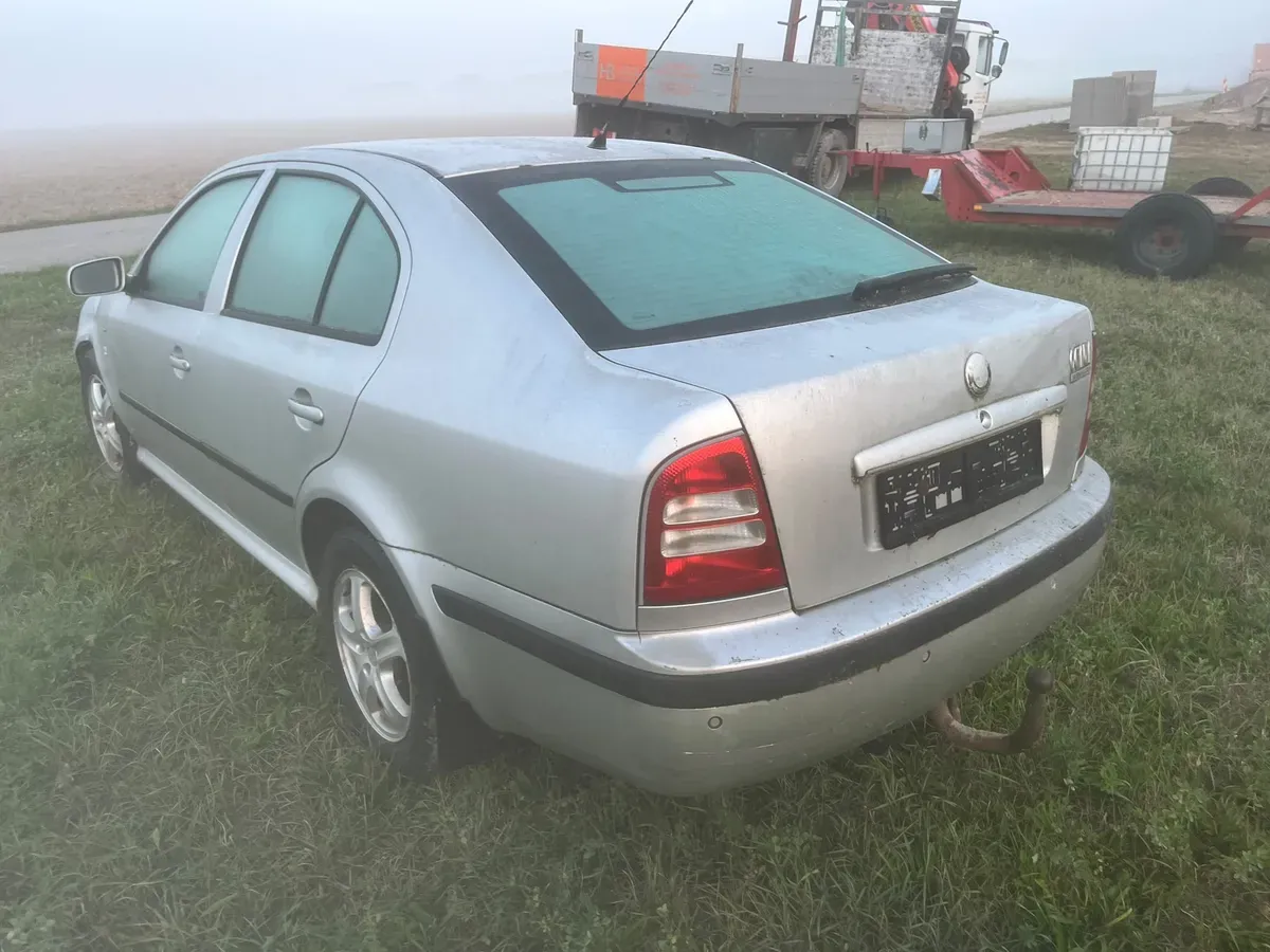 Skoda Octavia 2003 photo 2