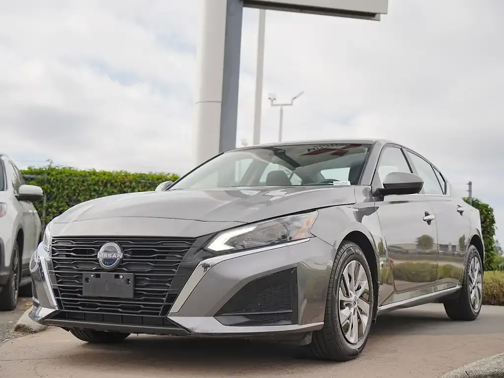 Nissan Altima 2023 photo 2