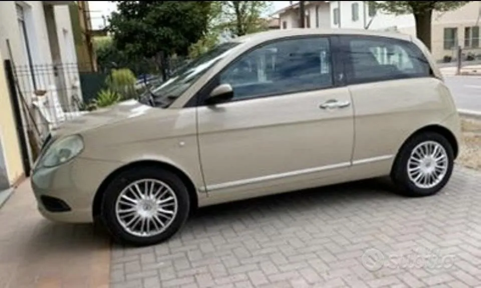 Lancia Ypsilon