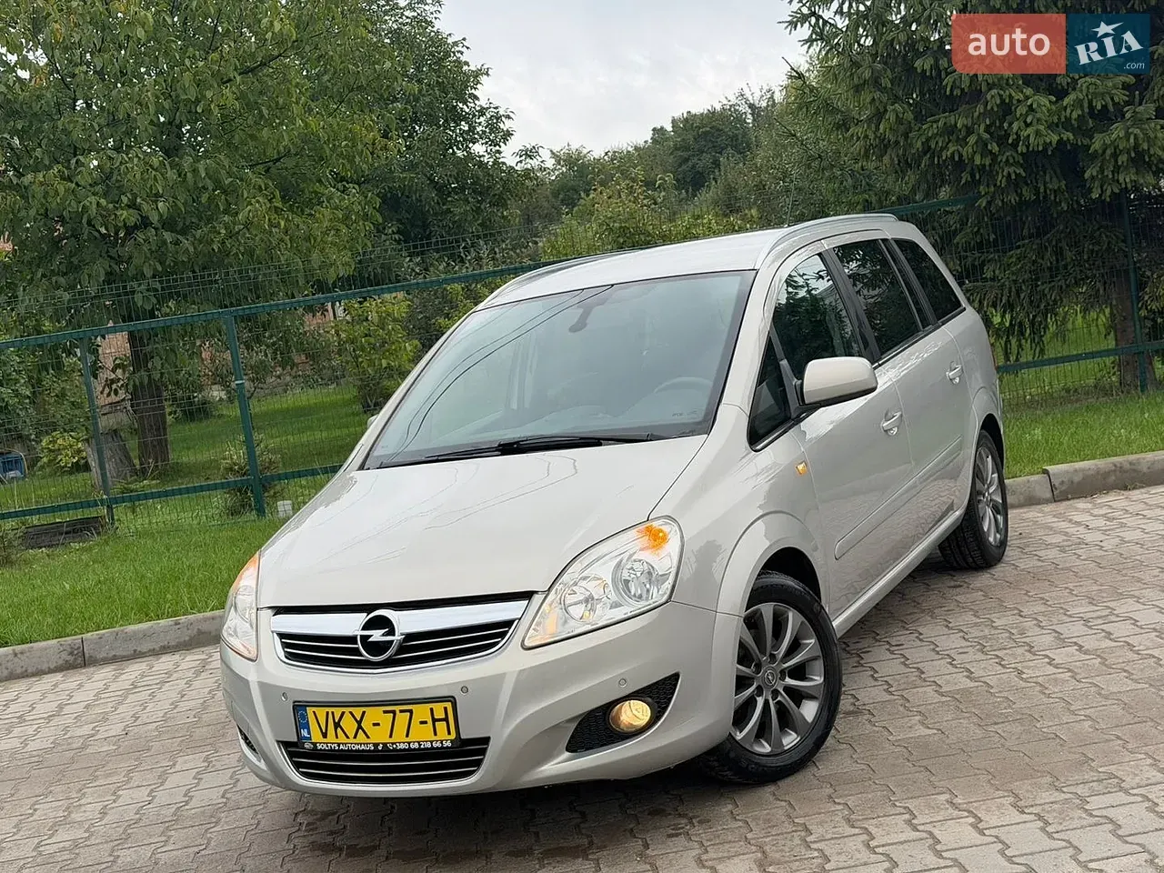 Opel Zafira 2011 photo 2