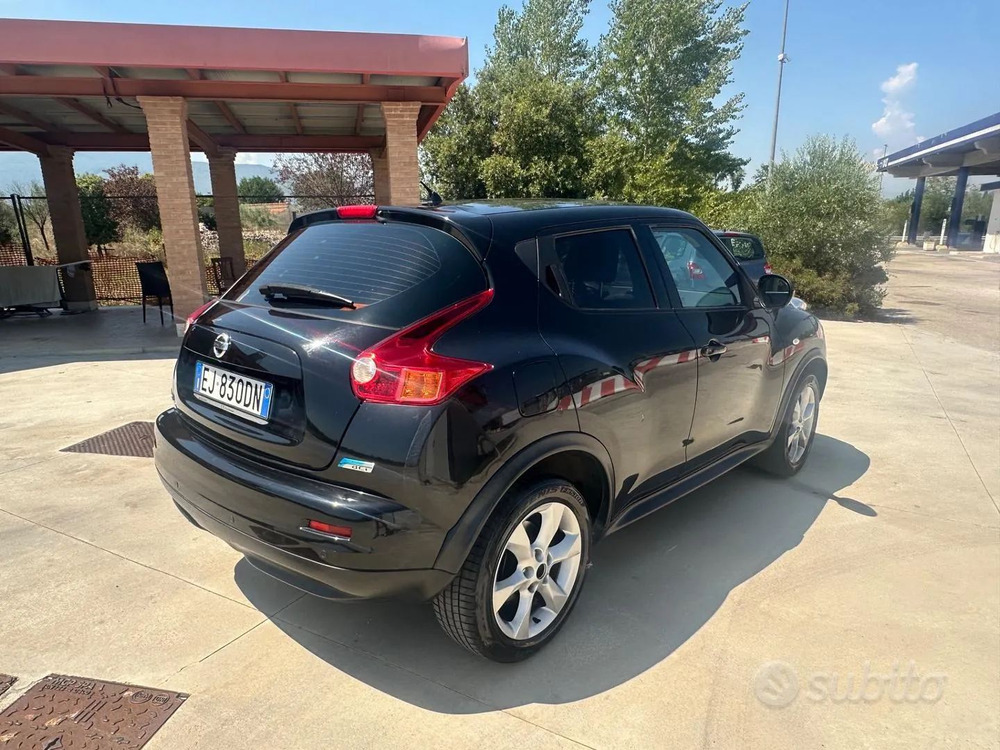 Nissan Juke 2011 photo 2