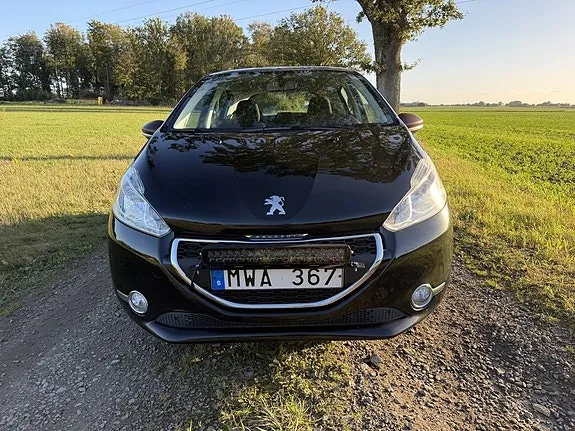 Peugeot 208 2012 photo 3