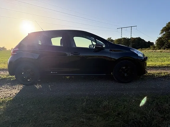 Peugeot 208 2012 photo 5