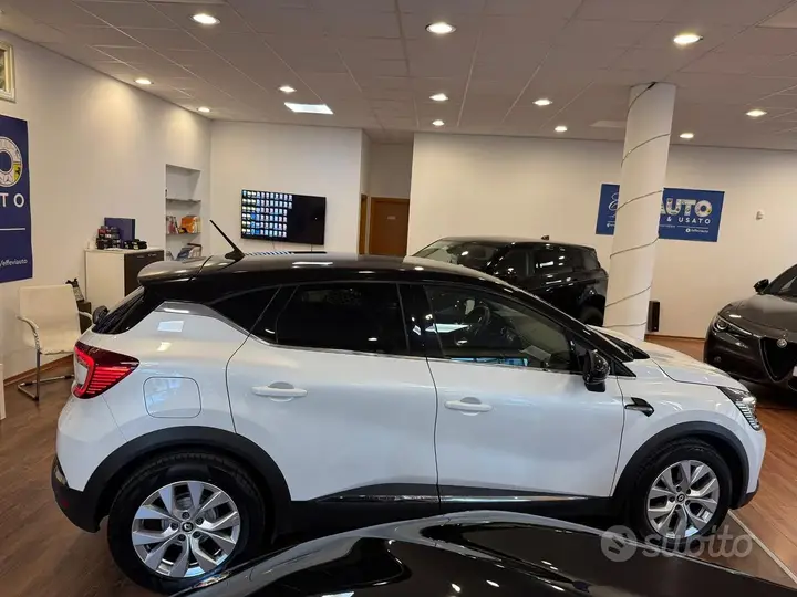 Renault Captur 2022 photo 2