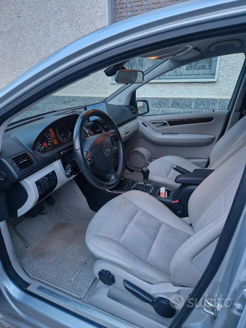 Mercedes-Benz A 160 2010 photo 3