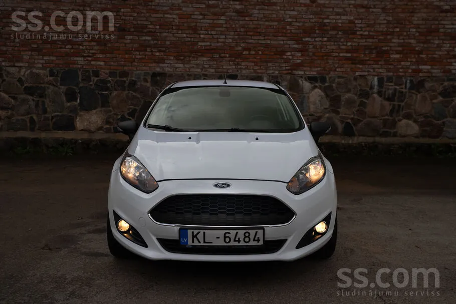 Ford Fiesta 2016 photo 2