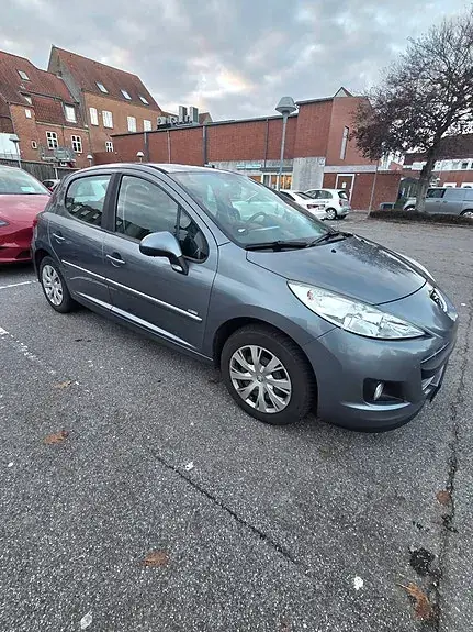 Peugeot 207 2011 photo 5