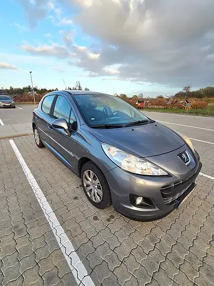Peugeot 207 2011 photo 2