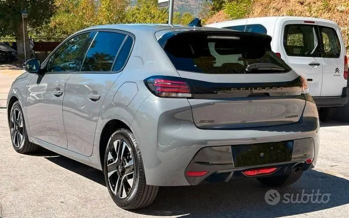 Peugeot 208 2025 photo 3