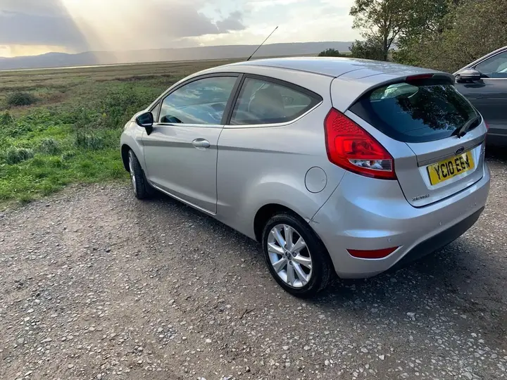 Ford Fiesta 2010 photo 5