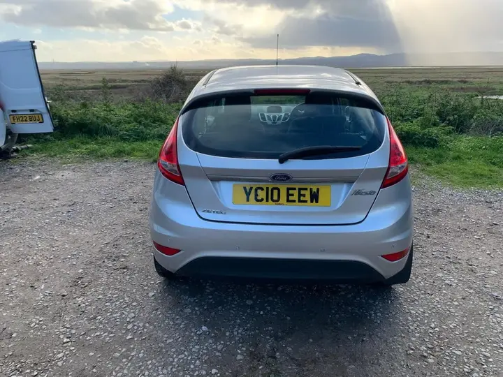 Ford Fiesta 2010 photo 4