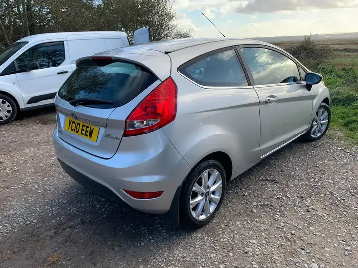 Ford Fiesta 2010 photo 3