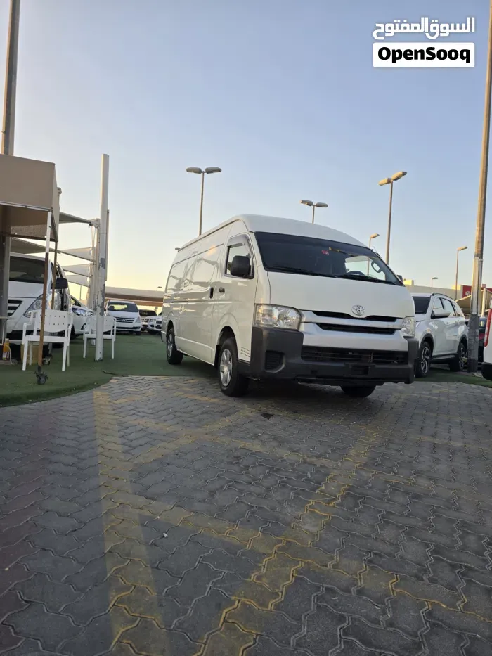 Toyota Hiace 2017 photo 3