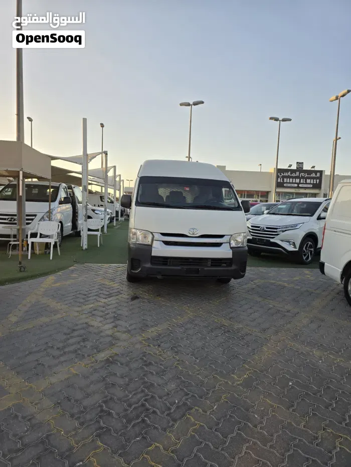 Toyota Hiace 2017 photo 2