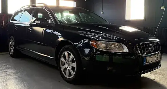 Volvo V70 2011 photo 2