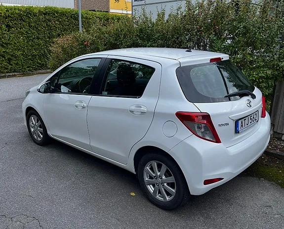 Toyota Yaris 2014 photo 2