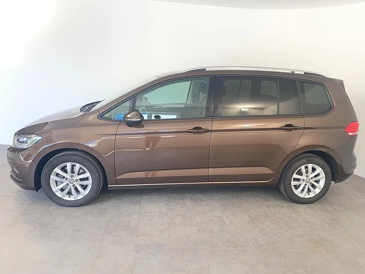 Volkswagen Touran 2017 photo 2