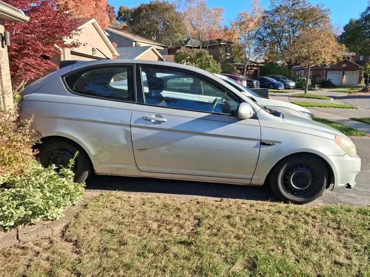 Hyundai Accent 2009 photo 4