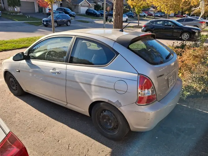 Hyundai Accent 2009 photo 2
