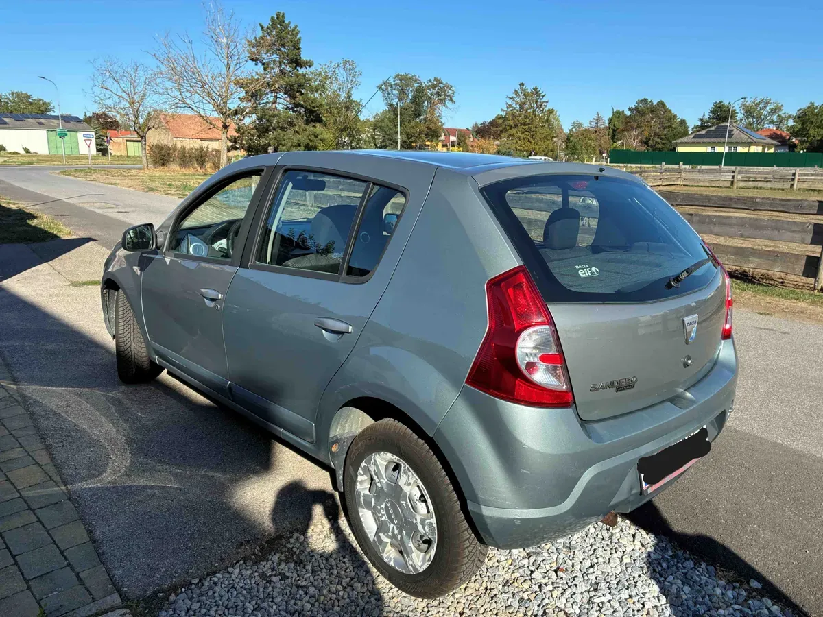 Dacia Sandero 2010 photo 3
