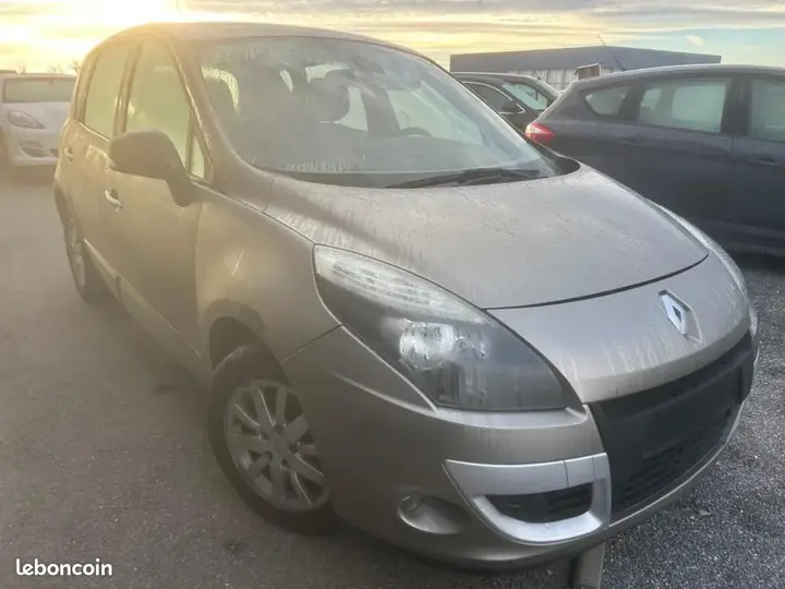 Renault Scenic 2011 photo 4