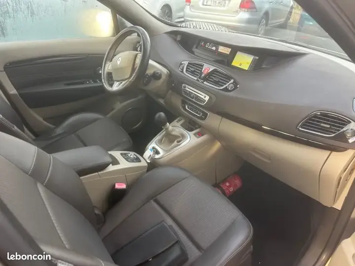 Renault Scenic 2011 photo 5