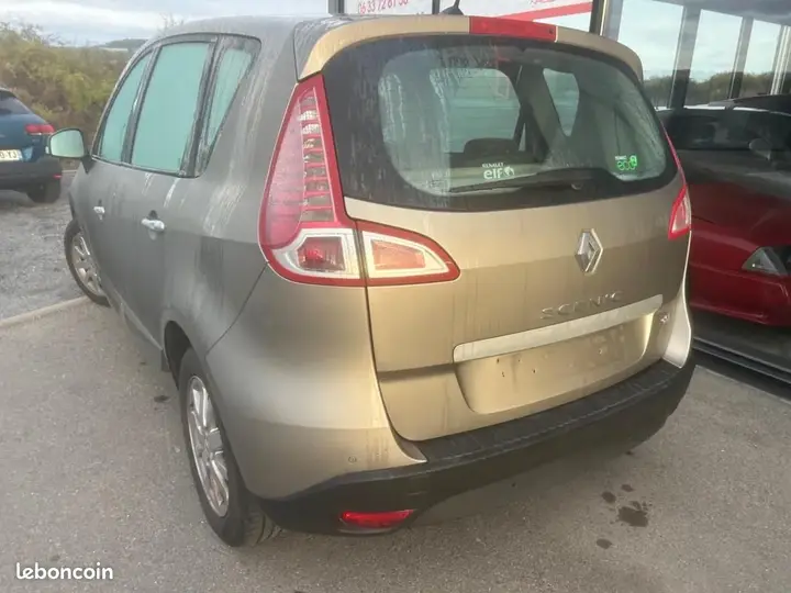 Renault Scenic 2011 photo 2