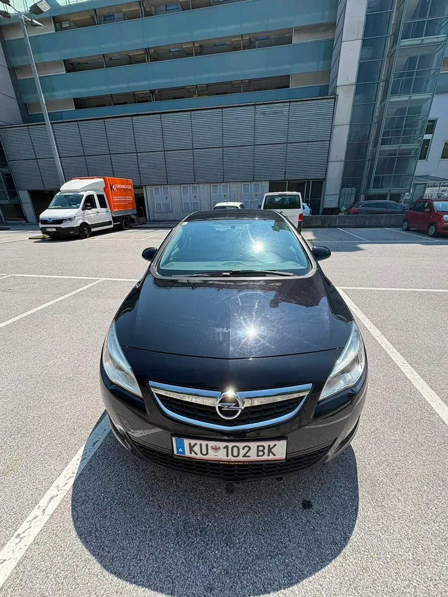 Opel Astra 2012 photo 3