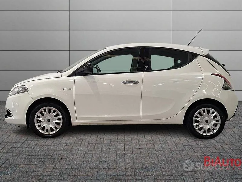 Lancia Ypsilon 2011 photo 2