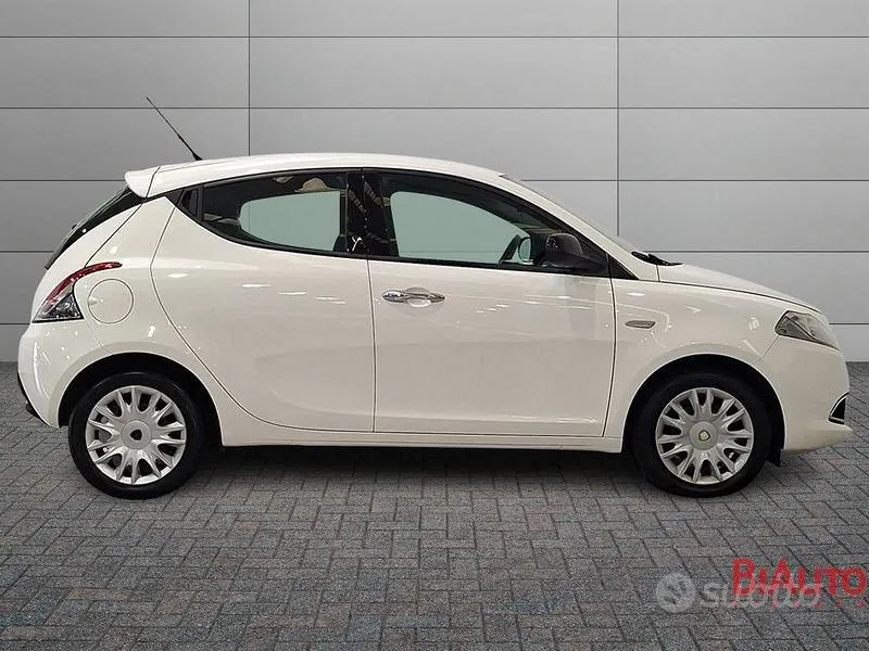 Lancia Ypsilon 2011 photo 3