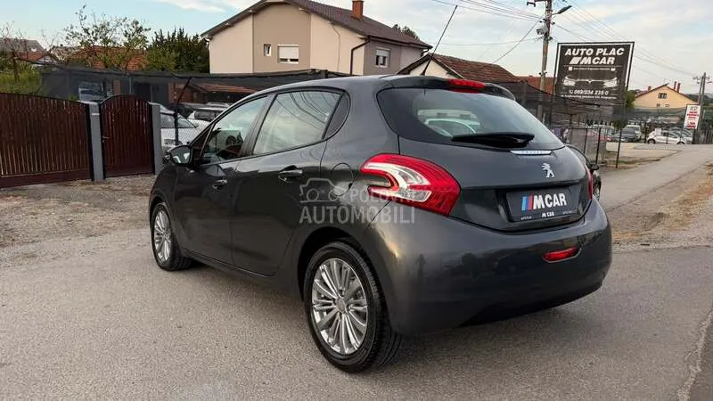 Peugeot 208 2012 photo 4