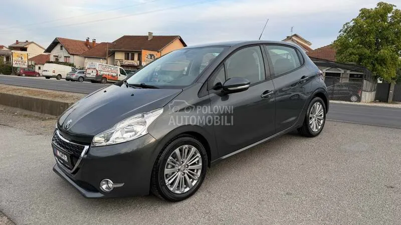 Peugeot 208 2012 photo 2