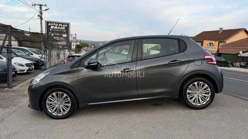 Peugeot 208 2012 photo 3